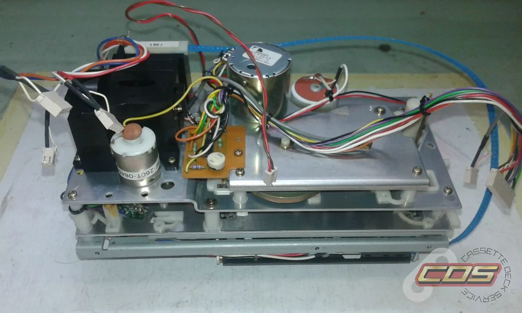 Nakamichi 682ZX - mechanism exposed before cleaning